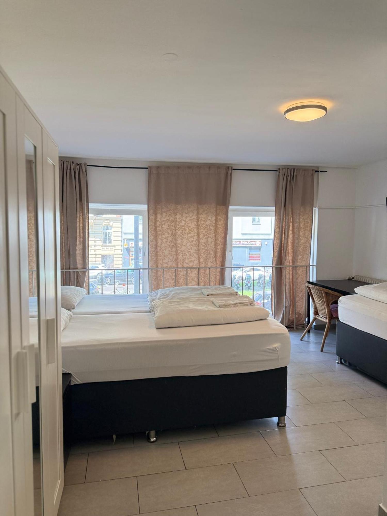 Hotel Garni Emir كولونيا المظهر الخارجي الصورة