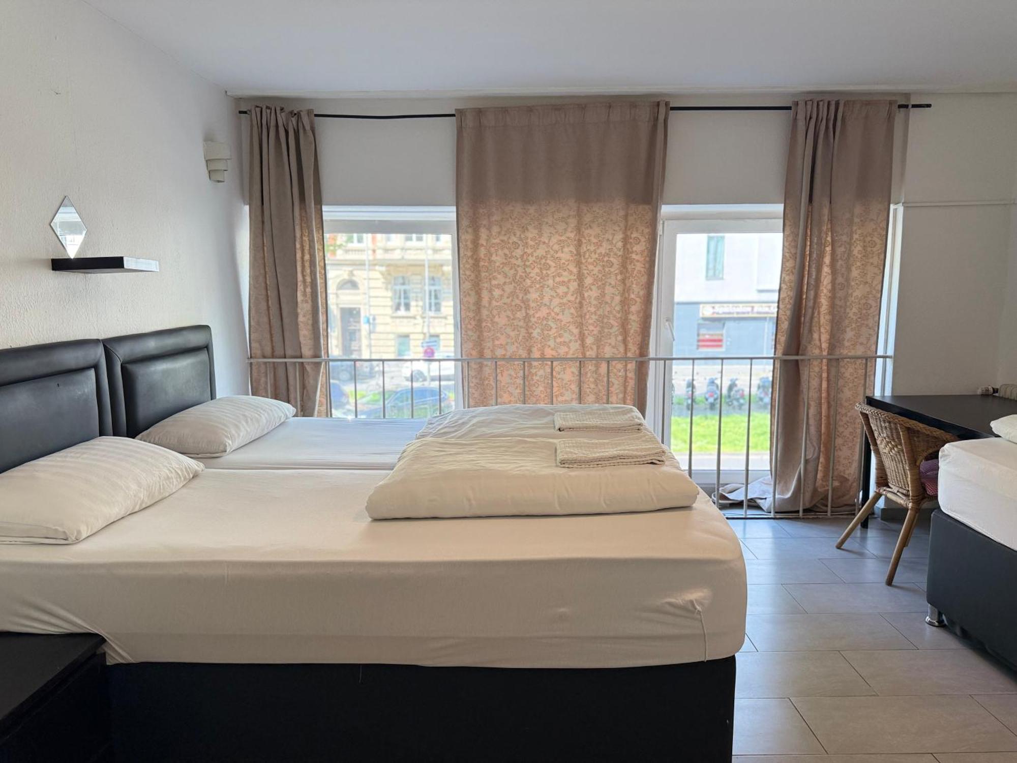Hotel Garni Emir كولونيا المظهر الخارجي الصورة