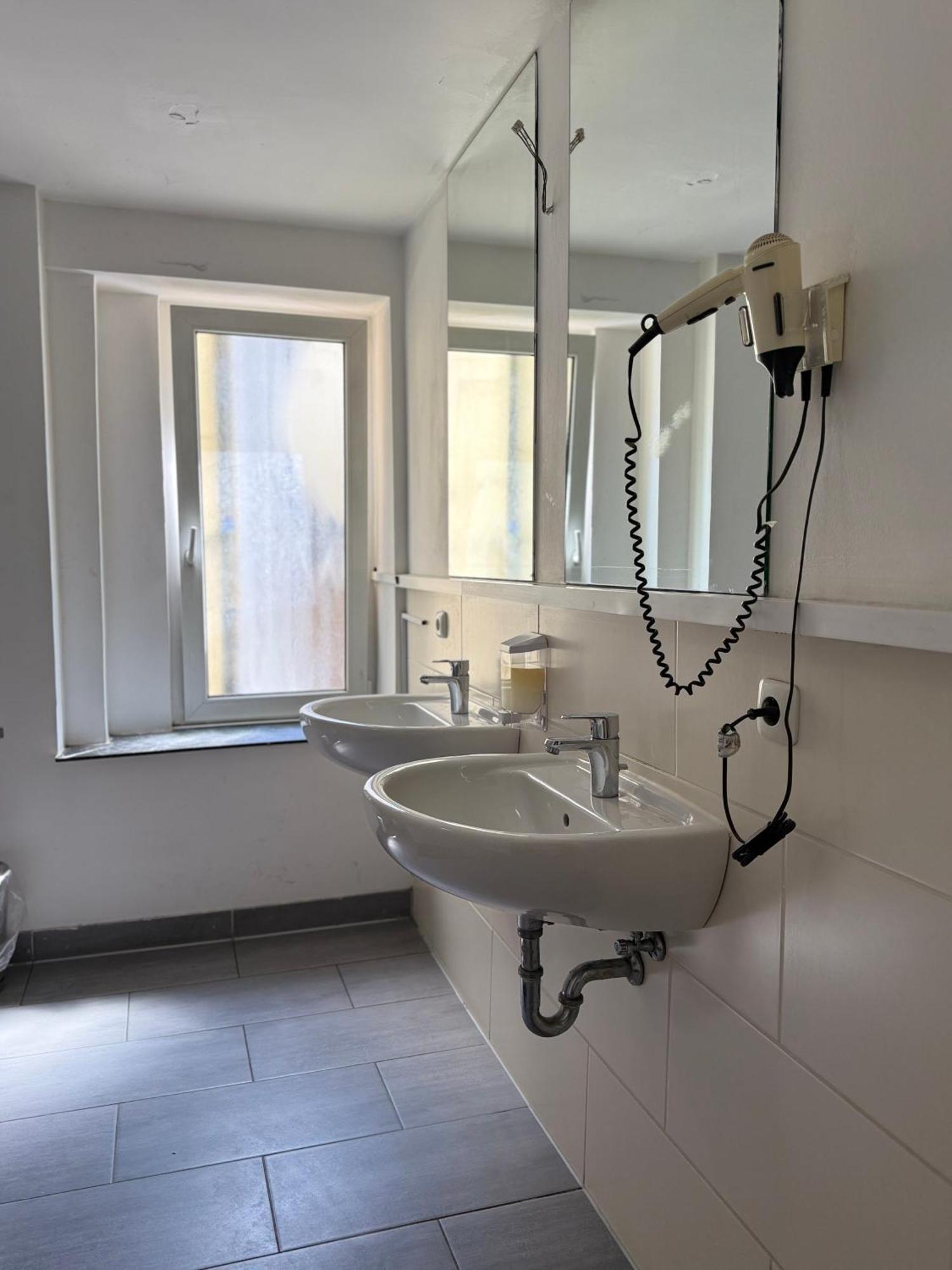 Hotel Garni Emir كولونيا المظهر الخارجي الصورة