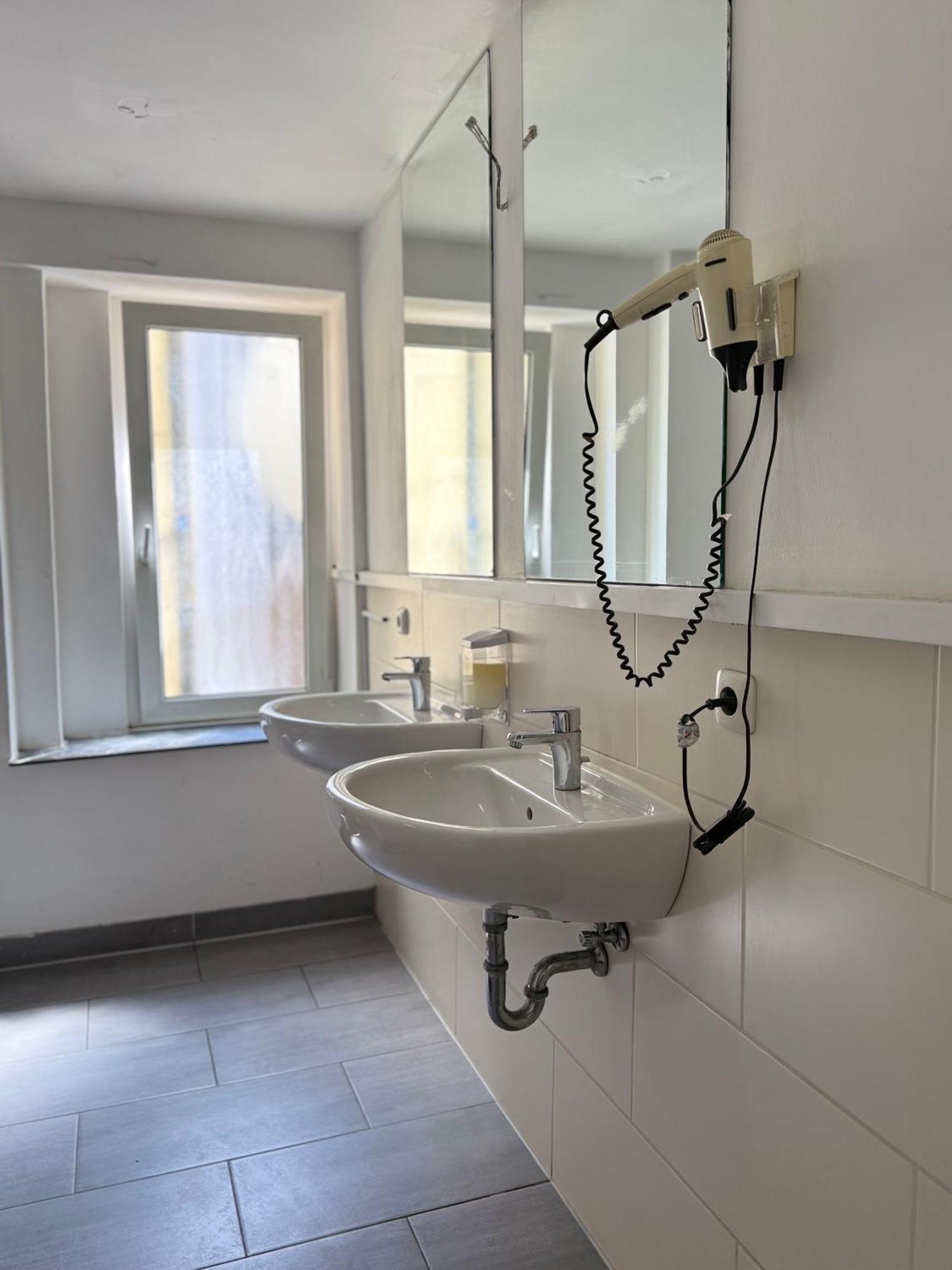 Hotel Garni Emir كولونيا المظهر الخارجي الصورة